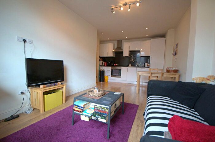 2 Bedroom Flat To Rent In Mitcham Road, Tooting, London, SW17