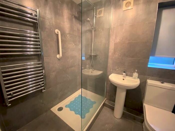 2 Bedroom Flat To Rent In Regency Drive, Ruislip, HA4