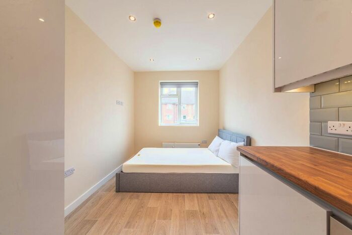 Studio To Rent In Greenford, Greenford, UB6