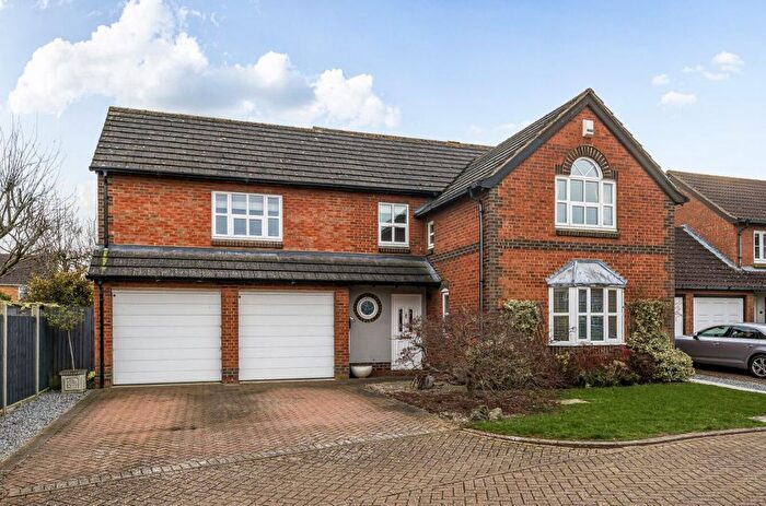 4 Bedroom Detached House For Sale In Broadhurst Abbey, Bedford, MK41