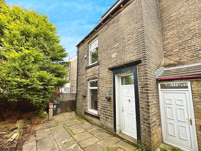 2 Bedroom End Of Terrace House To Rent In Thackray Street, Halifax, West Yorkshire, HX2