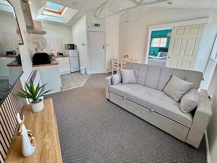 1 Bedroom Flat To Rent In Shepherd's Bush, W12