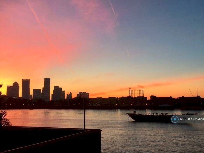 2 Bedroom Flat To Rent In Wapping High Street, London, E1W