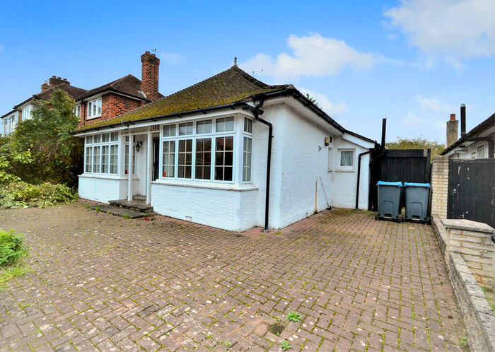 2 Bedroom Detached Bungalow To Rent In Surbiton, KT6