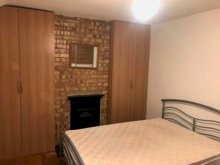 1 Bedroom Flat To Rent In Howard Road, Isleworth, TW7