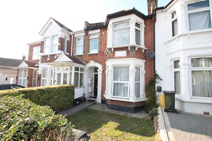 2 Bedroom Flat To Rent In Endsleigh Gardens, Ilford, IG1