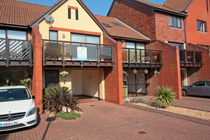 3 Bedroom Town House To Rent In Cadgwith Place, Port Solent, Portsmouth PO6
