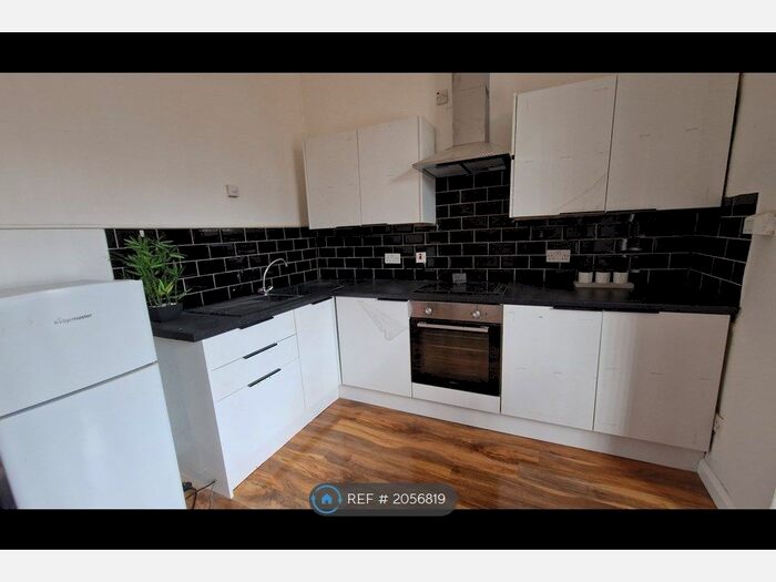 3 Bedroom Flat To Rent In Polygon Road, Manchester, M8