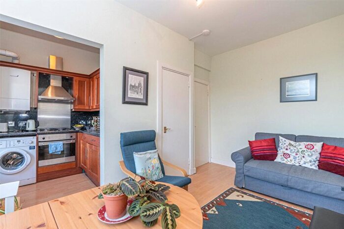 1 Bedroom Flat To Rent In Blackfriars Street, Edinburgh, EH1