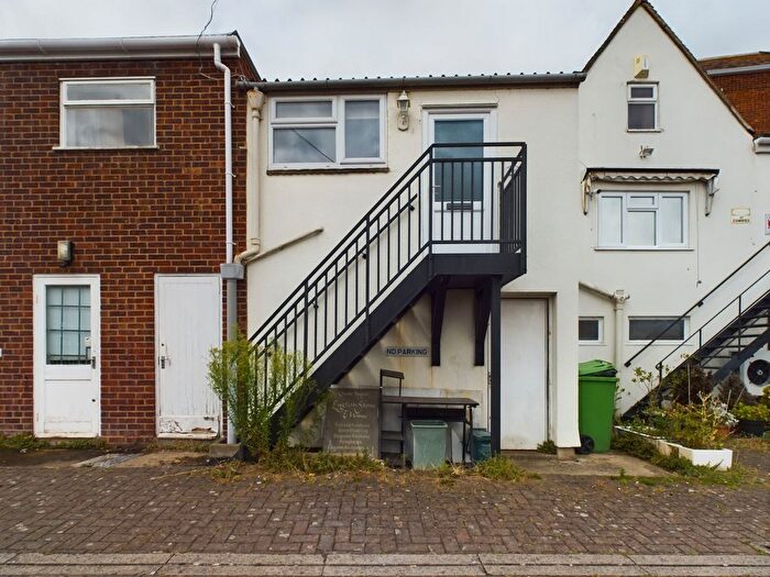 2 Bedroom Flat To Rent In High Street, Tewkesbury, Gloucestershire, GL20