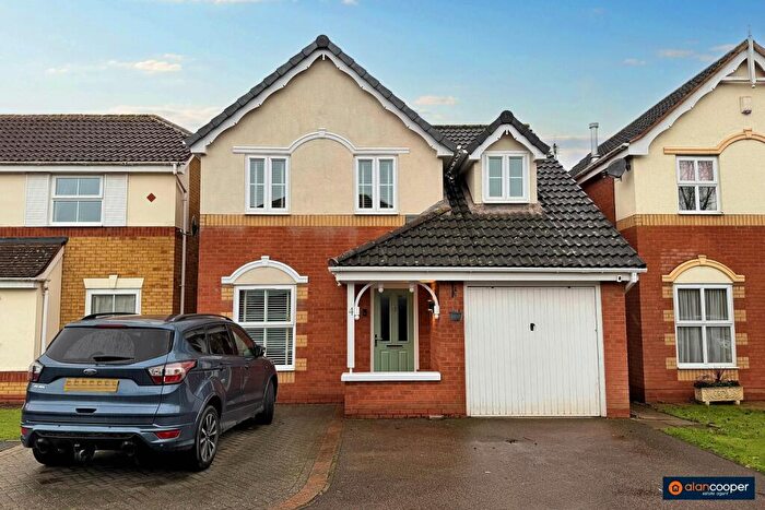 3 Bedroom Detached House For Sale In Chilworth Close, Maple Park, Nuneaton, CV11