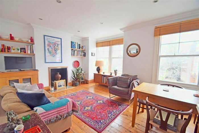 2 Bedroom Maisonette To Rent In Godstone Road, St Margarets, TW1