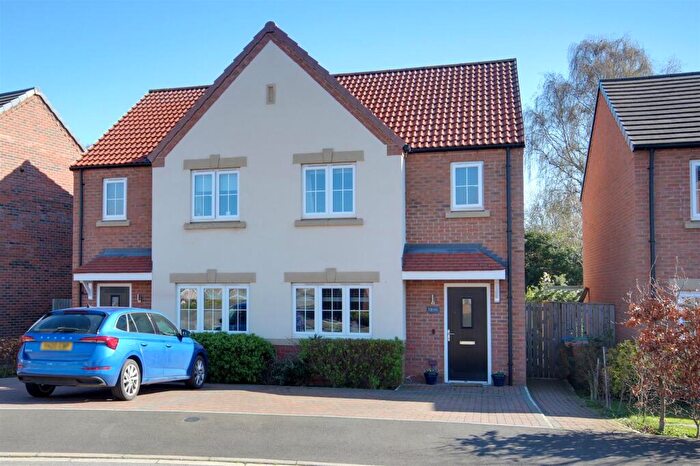 3 Bedroom Semi-Detached House For Sale In Hudson Avenue, Anlaby, Hull, HU10