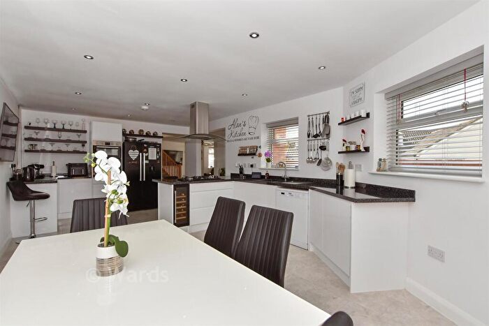 3 Bedroom Detached House For Sale In Sutton Road, Maidstone, Kent, ME15