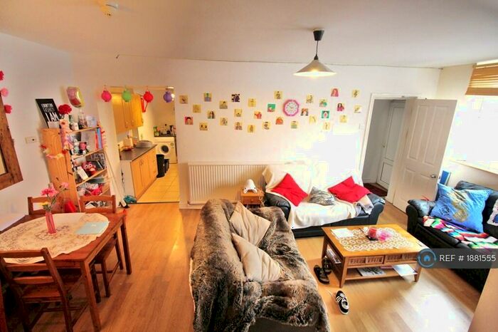 6 Bedroom Terraced House To Rent In Balmoral Road, Manchester, M14