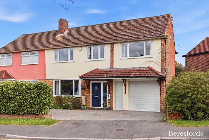 4 Bedroom Semi-Detached House For Sale In Woodland Avenue, Hutton, CM13