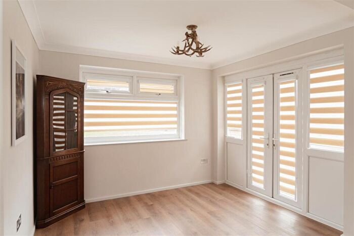 4 Bedroom House To Rent In Woodfield Close, Redhill, RH1
