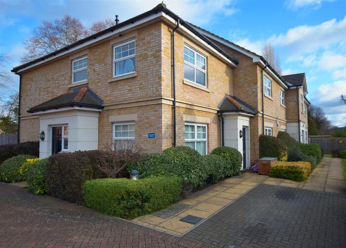2 Bedroom Flat To Rent In Sandringham Mews, Hampton, TW12