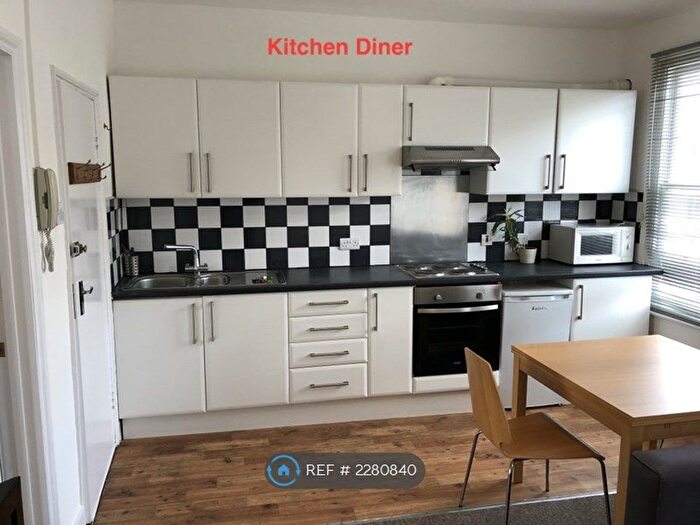 Studio To Rent In Davenant Road, London, N19