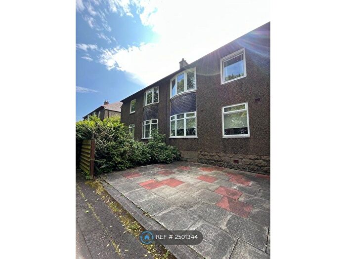 3 Bedroom Flat To Rent In Carrick Knowe Parkway, Edinburgh, EH12