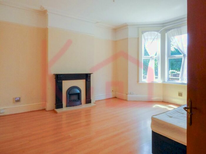2 Bedroom Flat To Rent In Flat, Avenue Road, DN2