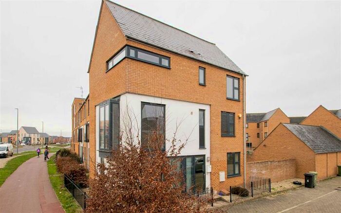 4 Bedroom Town House To Rent In Ashover, Broughton, Milton Keynes MK10