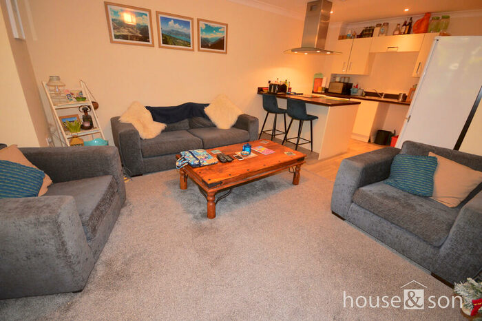 2 Bedroom Flat To Rent In Charminster Road, BH8