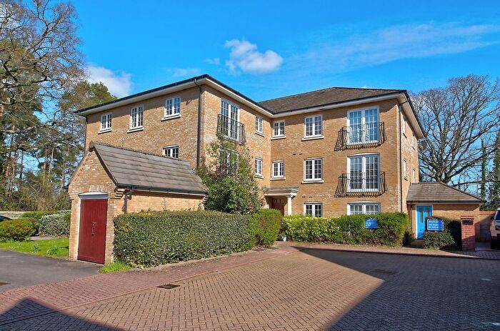 2 Bedroom Flat For Sale In Fernhill Place, Hook, RG27