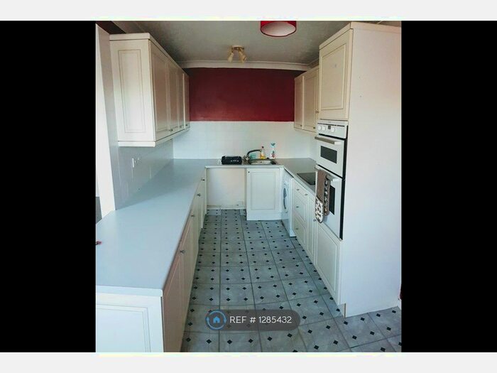 3 Bedroom Flat To Rent In Hove Court, Lee-On-The-Solent PO13