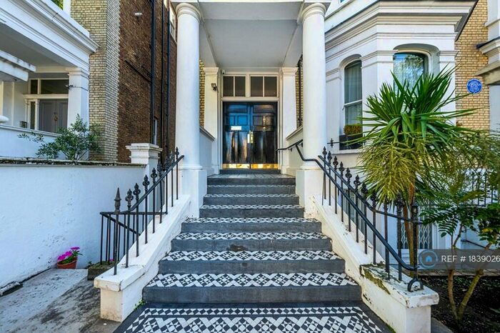 2 Bedroom Flat To Rent In Redcliffe Gardens, London, SW10