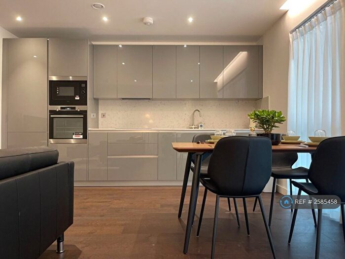 2 Bedroom Flat To Rent In Lancaster Way, London, SW11