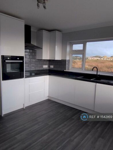 2 Bedroom Flat To Rent In Trinity Crescent, Llandudno, LL30