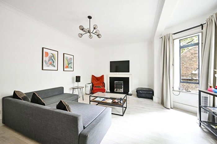 1 Bedroom Flat To Rent In Cromwell Road, Earls Court, London, SW5