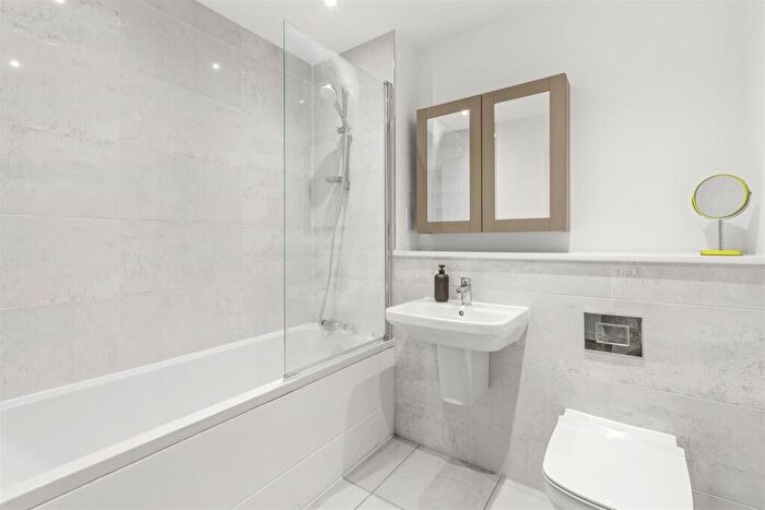 1 Bedroom Apartment For Sale In Suffield Hill, High Wycombe, HP11