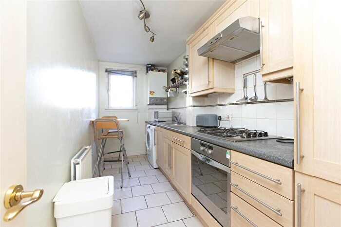 2 Bedroom Flat To Rent In Dryden Gait, Edinburgh, EH7