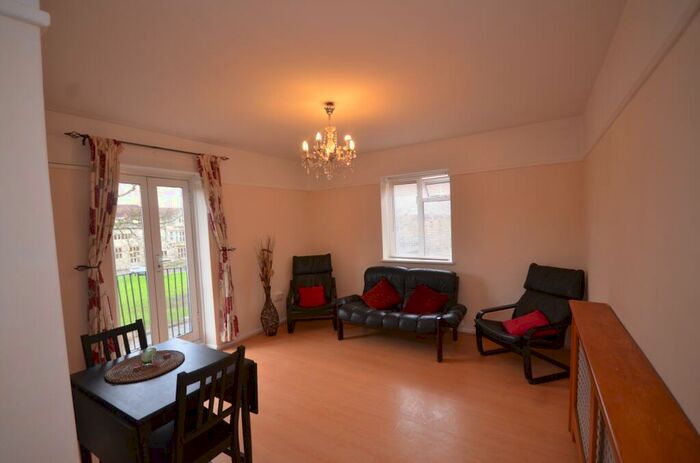 1 Bedroom Flat To Rent In Seeley Drive, West Dulwich, London, SE21