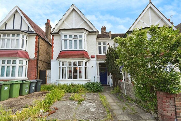 Flat For Sale In Arran Road, London, SE6