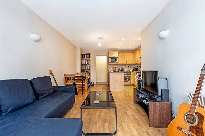 2 Bedroom Flat To Rent In Oxford Drive, Bermondsey Street, London, SE1