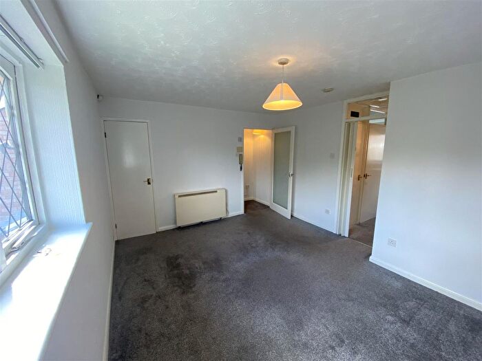 1 Bedroom Flat To Rent In Stamford Court, Ashton-Under-Lyne, OL6