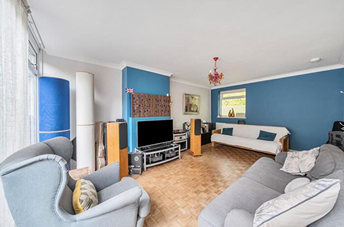 3 Bedroom House To Rent In Red Post Hill, London, SE21