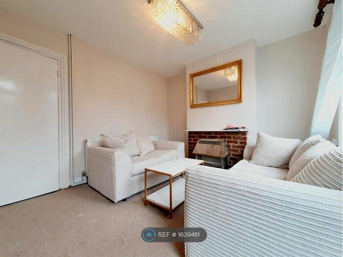 2 Bedroom Detached House To Rent In Tonbridge Road, London, ME16