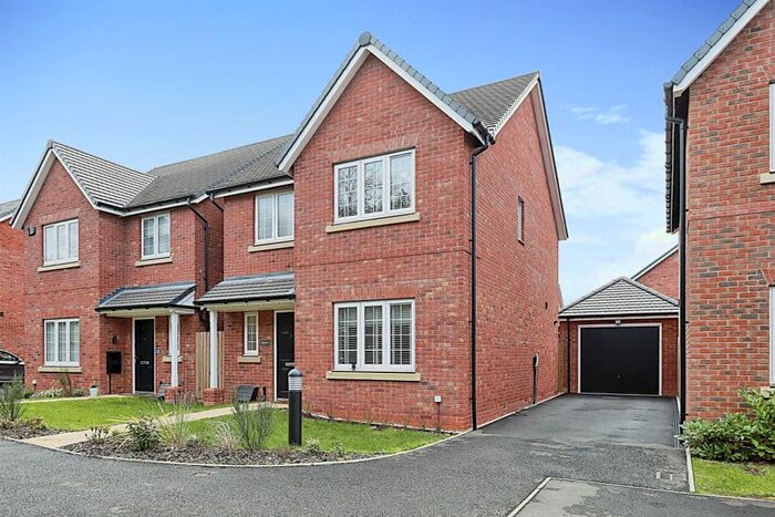 3 Bedroom Detached House For Sale In Hawthorn Drive, Burton Green, Kenilworth, CV8
