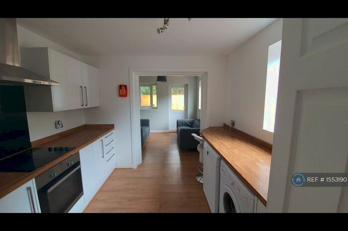5 Bedroom Semi-Detached House To Rent In Burgess Road, Southampton, SO16