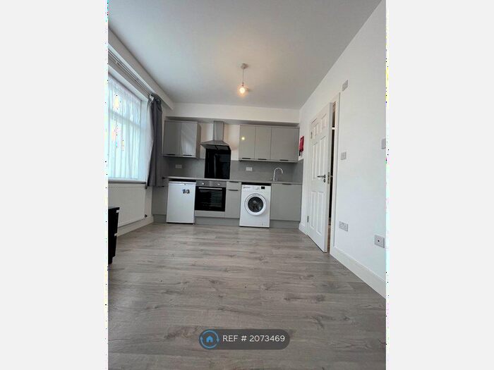 Studio To Rent In Great Cambridge Road, London, N18