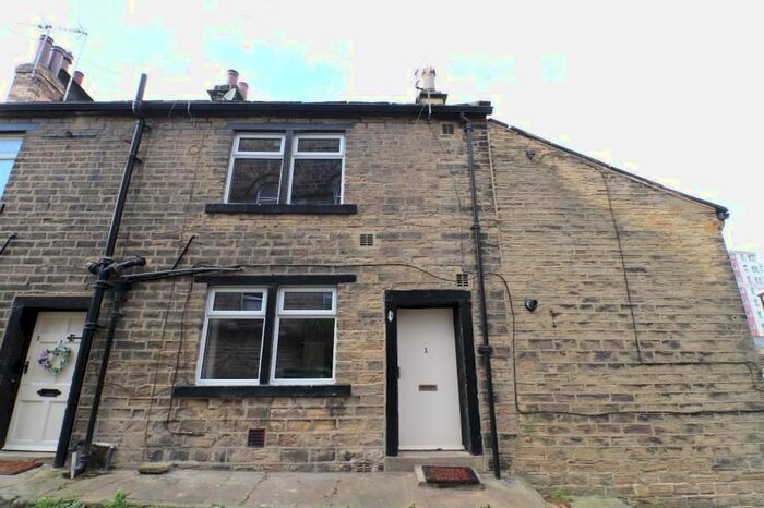 1 Bedroom Flat To Rent In Gambles Hill, Farsley, Pudsey, West Yorkshire LS28