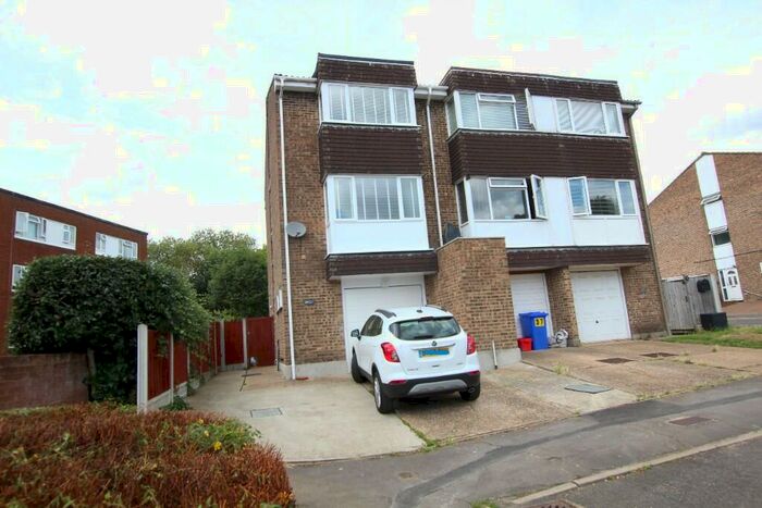 3 Bedroom Town House To Rent In Regency Court, Brentwood, Essex, CM14