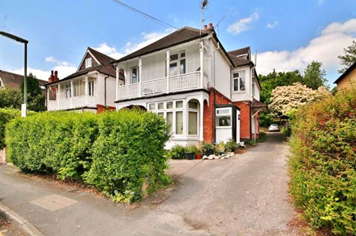 2 Bedroom Flat To Rent In Woking, Surrey, GU22