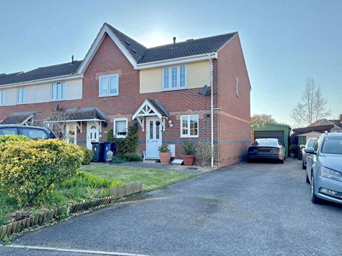 2 Bedroom End Of Terrace House For Sale In Plantagenet Way, Gillingham, SP8