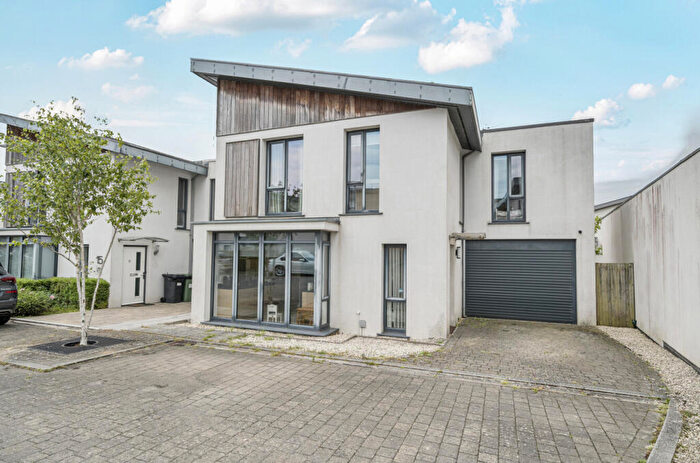 4 Bedroom Detached House For Sale In Faringdon Court, Basingstoke, Hampshire, RG24