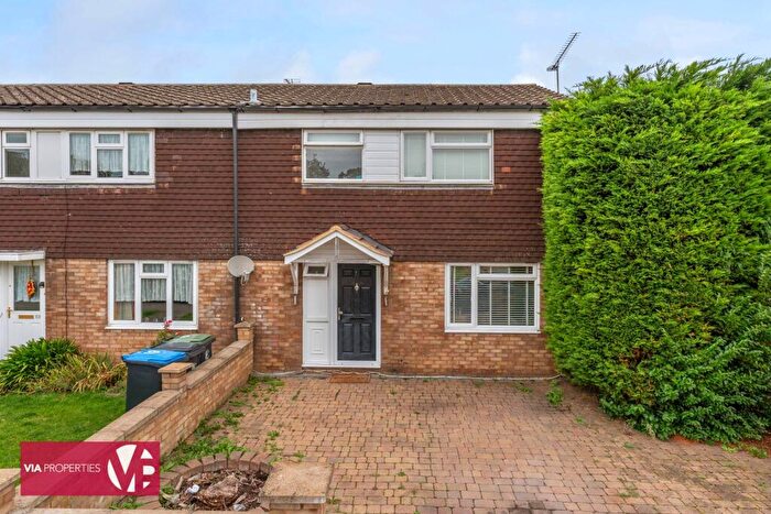 3 Bedroom End Of Terrace House For Sale In Roundhills, Waltham Abbey, EN9